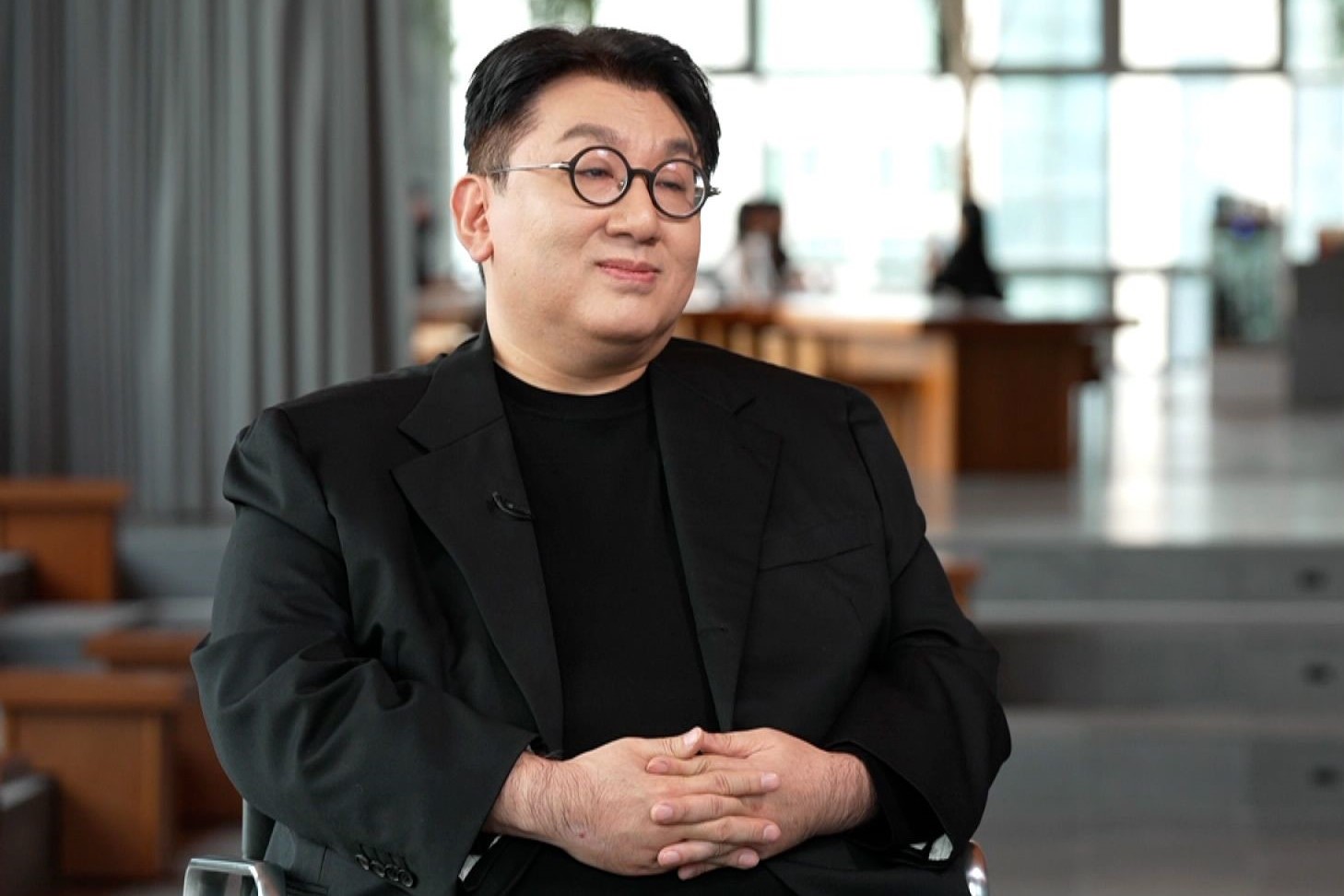 Bang Si Hyuk Terancam Ditangkap! Diduga Terlibat Penipuan IPO HYBE Senilai Rp 2,2 Triliun