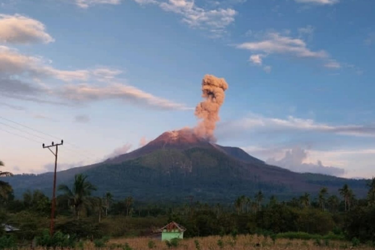 Gunung Lewotobi Laki-laki Meletus Beruntun, Enam Kali Erupsi Terjadi dalam Sehari