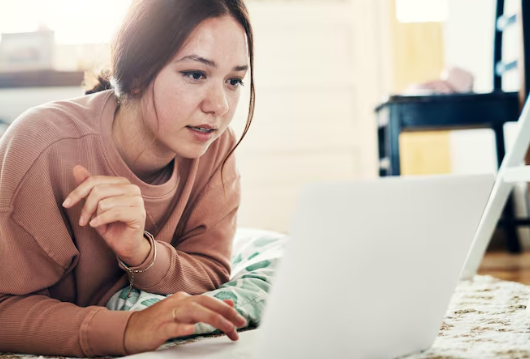 Pentingnya Memiliki 'Side Hustle' di Masa Kuliah: Bukan Cuma Soal Uang, Tapi Skill!