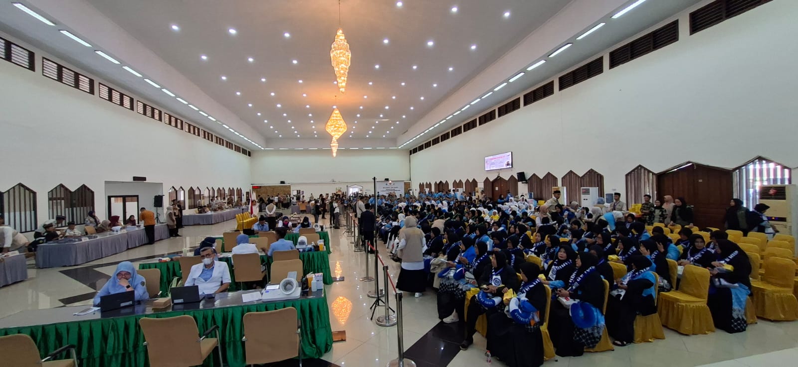 Ratusan Jamaah Haji Kloter Pertama Jakarta Timur Resmi Berangkat, Dua Orang Batal Ikut
