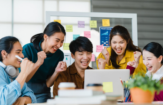 Magang di Media vs Startup: Mana yang Lebih Menjamin Masa Depan Kariermu?