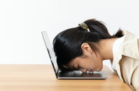 Tips Menjaga Kesehatan Mata buat Kamu yang Seharian Mantengin Layar Laptop