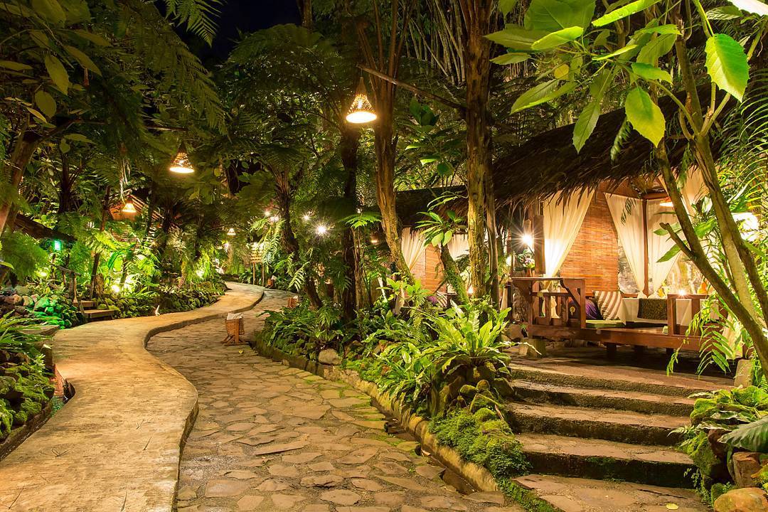 10 Tempat Makan Keluarga di Bandung yang Nyaman dan Ramah Anak: Ada Nara Park, Miss Bee, dan Kampung Daun