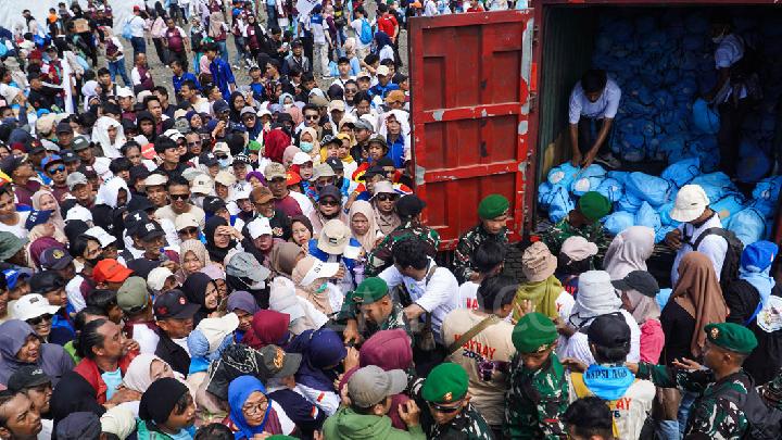 400 Ribu Buruh Disebut Padati Monas saat May Day, Tapi Aksi Terpisah Muncul di DPR