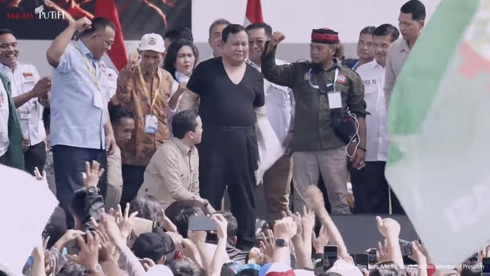 Aksi Tak Terduga di May Day! Prabowo Lempar Baju ke Massa Buruh, Ada Apa?