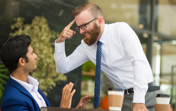 Punya Atasan 'Micromanaging'? Ini Cara Menghadapinya Tanpa Harus Resign