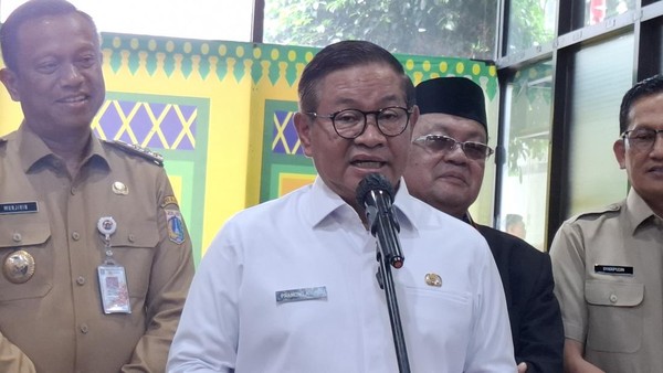 Banjir Jakarta Disebut Dipicu Hujan Lebat dan Sampah Menumpuk, Gubernur Pramono Soroti Peran Warga