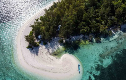 Destinasi Hidden Gem di Indonesia yang Wajib Kamu Kunjungi Sekali Seumur Hidup!