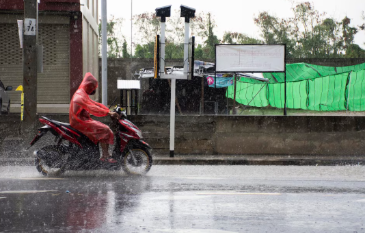 Motor Matic Terjang Banjir? Simak Trik Rahasia Biar Gak Mogok di Tengah Jalan!