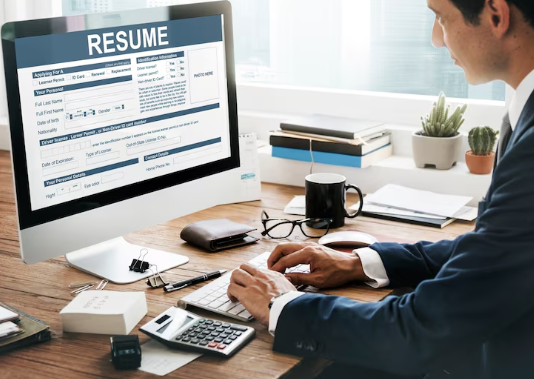 Cara Menulis CV Profesional yang Menarik Perhatian Rekruter (Lengkap dengan Contoh)