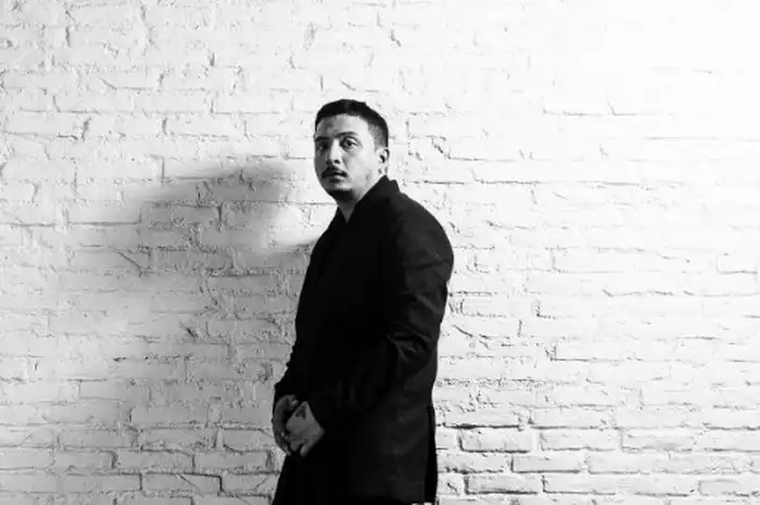 Lirik dan Makna Lagu ‘Kepala, Pundak, Kerja Lagi’ Sal Priadi, Sindir Keras Realita Dunia Kerja?