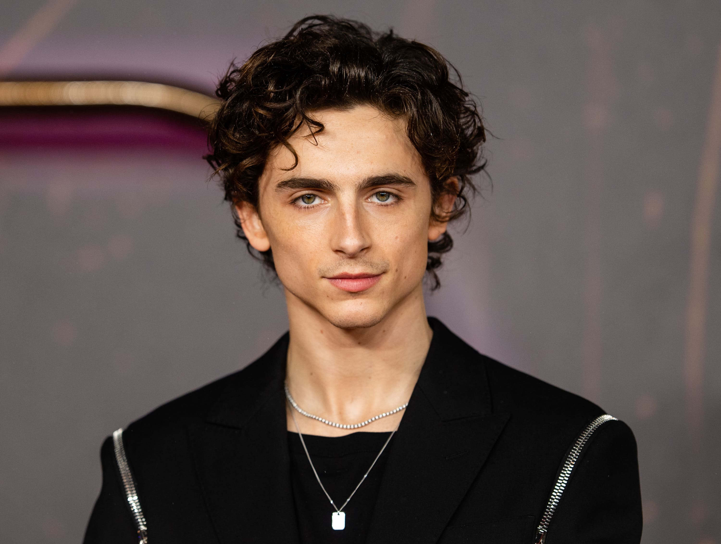 Timothée Chalamet Tiba-Tiba Main Bola Bareng Messi dan Beckham, Proyek Baru?