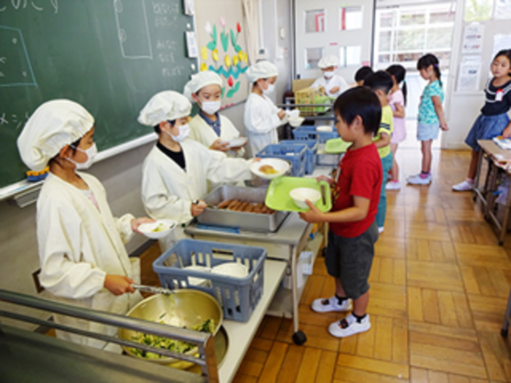 Apa Itu Kyushoku? Sistem Makan Siang Sekolah Jepang yang Berhasil Raih Capaian Positif Puluhan Tahun!