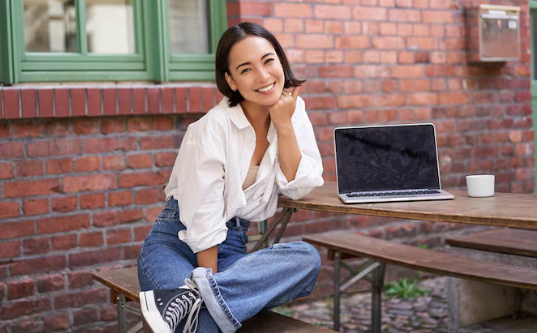 Cara Memulai Karier Freelance untuk Pemula, Modal Laptop dan Internet Doang!