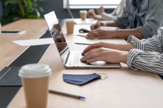 Perbedaan Kerja Startup dan Perusahaan Corporate, Mana yang Lebih Cocok?
