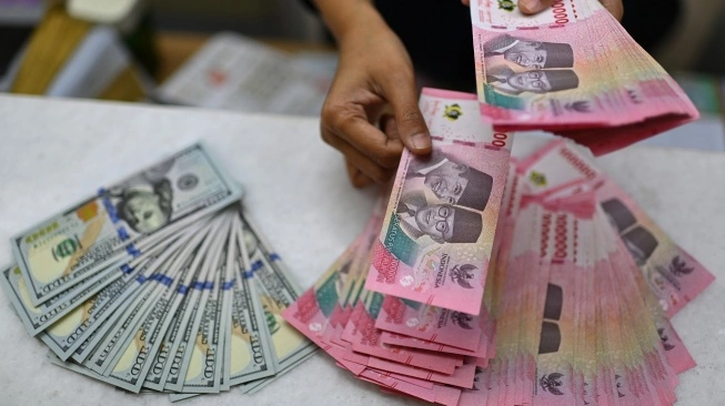 Rupiah Makin Terpuruk, Benarkah Bisa Tembus Rp18 Ribu per Dolar AS?