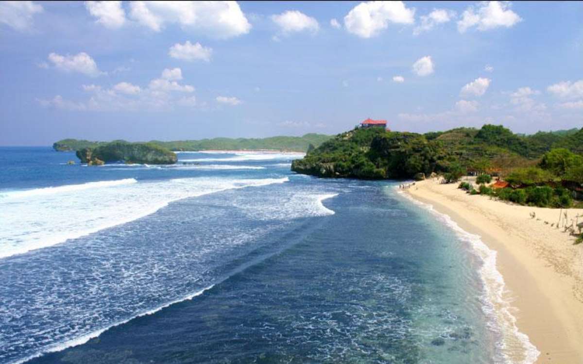 Bukan Cuma Mitos Baju Hijau, Ini Larangan Nyata yang Wajib Dipatuhi saat ke Pantai Selatan!