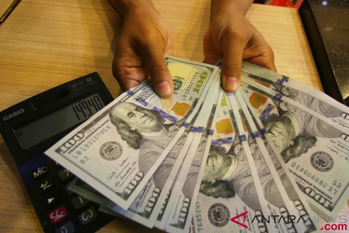 Dolar Terus Menguat, Apa Dampaknya Bagi Kantong Masyarakat Sehari-hari?