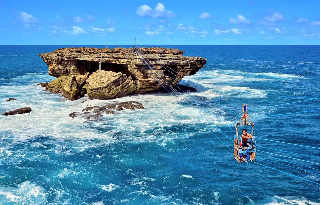 10 Tempat Wisata Gunungkidul yang Lagi Viral, Ada Pantai Ala Santorini sampai Desa Bernuansa Kerajaan