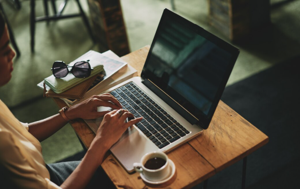 Kenapa Banyak Anak Muda Sekarang Lebih Memilih Freelance daripada Kerja Kantoran?