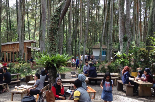 Tempat Nongkrong Hits di Bandung yang Selalu Ramai Anak Muda!