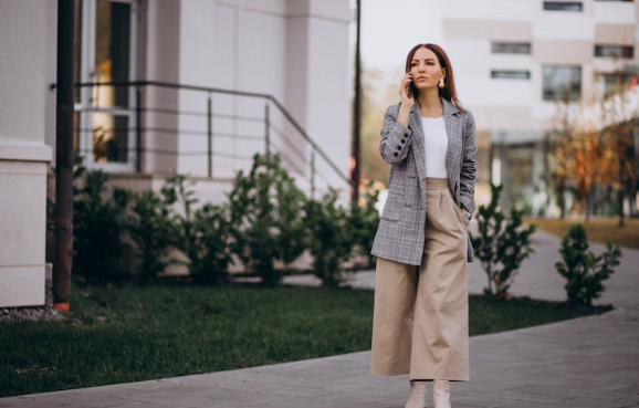 Barang Fashion yang Dulu Norak tapi Sekarang Jadi Tren Lagi