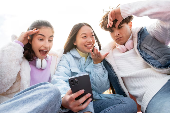 Ini Kebiasaan Gen Z yang Sering Dianggap Aneh oleh Generasi Lama!