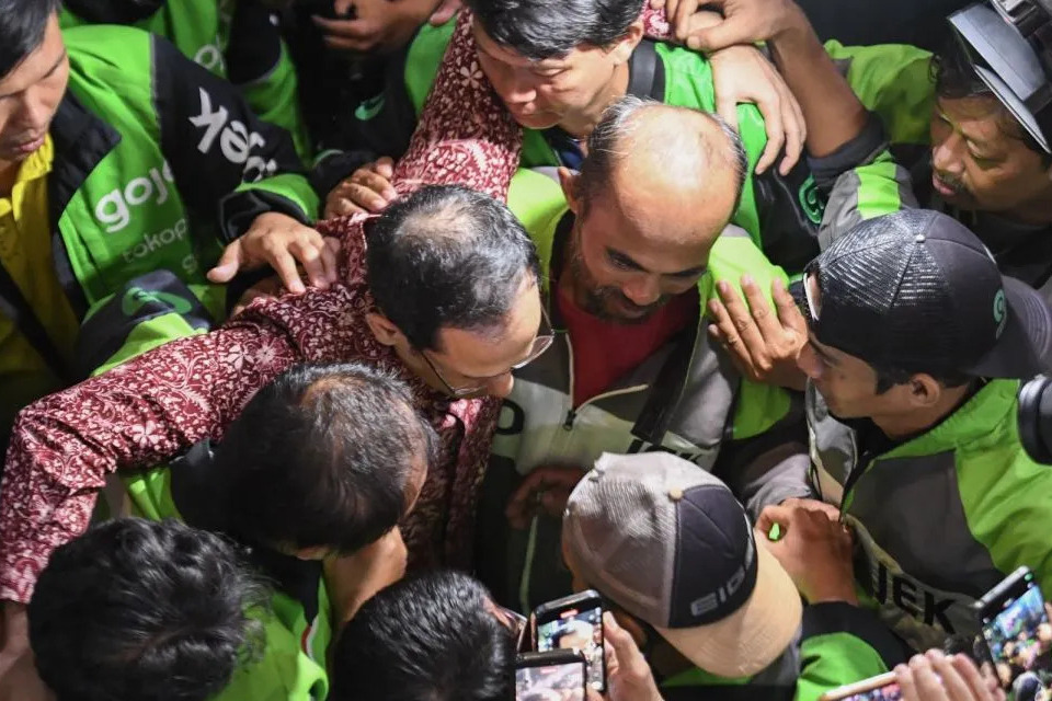 Bikin Haru! Puluhan Driver Ojol Tiba-tiba Serbu Pengadilan Jelang Sidang Nadiem Makarim
