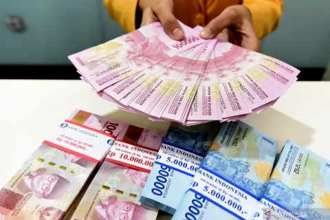 Siap-Siap Dompet Menjerit! 10 Barang Ini Diprediksi Makin Mahal Saat Dolar Tembus Rp18.000