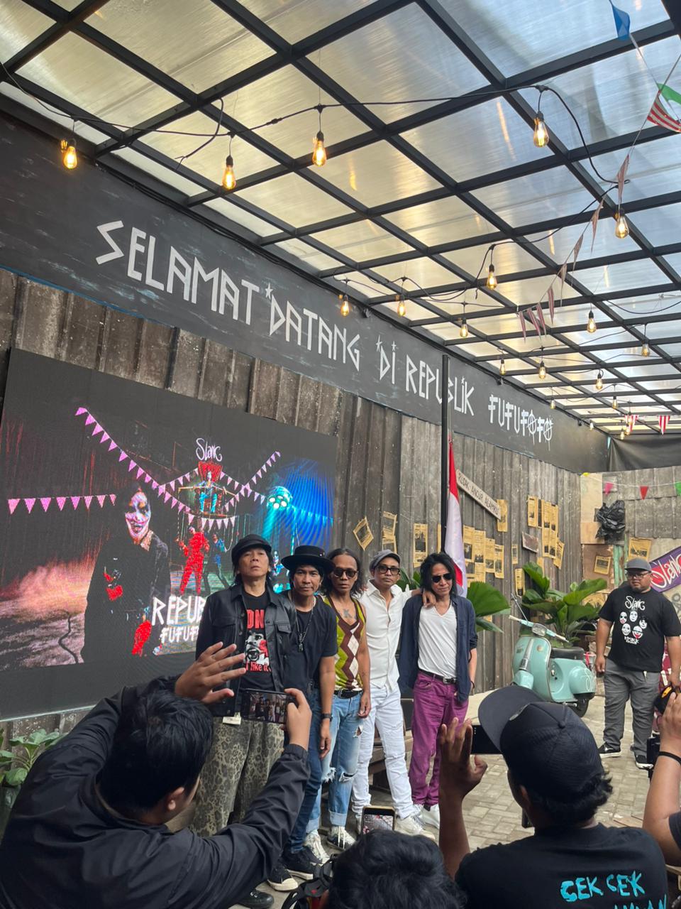 Waduh! Slank Bikin Geger Lagi Sampai Bawa-bawa Dolar Palsu di Album Terbarunya 'Fufufafa'