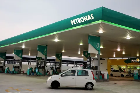 Harga Bensin Malaysia Bikin Iri? Selisih dengan Pertalite Ternyata Segini