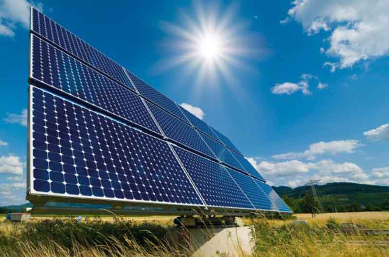 Pemerintah Harus Gandeng Investor untuk Realisasikan Proyek PLTS 100 GW