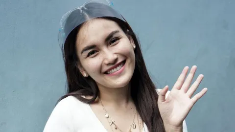 Ayu Ting Ting Ikut War Tiket Konser BTS, Andalkan Bantuan Vicky Shu dan Dua Ponsel Sekaligus