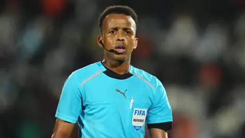 Sempat Gagal Tugas di Piala Dunia 2026, Wasit Somalia Ini Justru Dipercaya Pimpin UEFA Super Cup