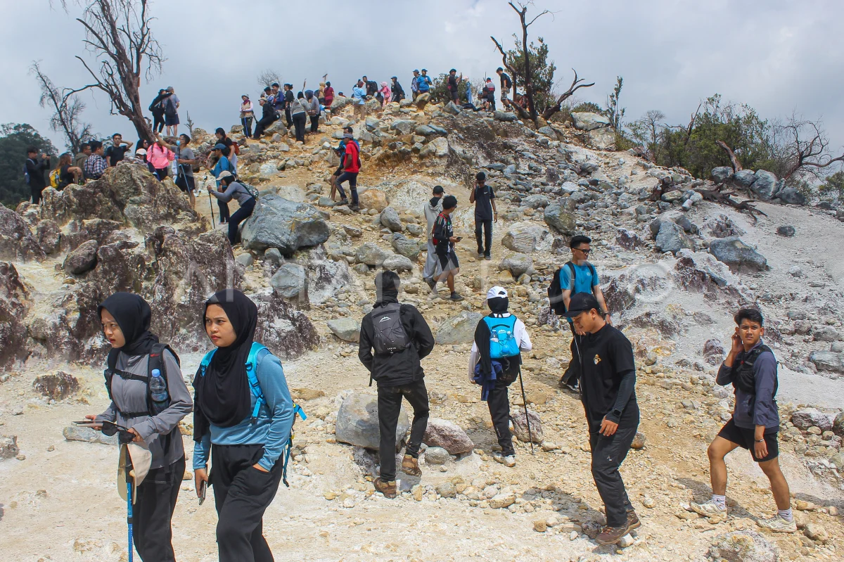 7 Tempat Trekking Dekat Jakarta yang Lagi Viral, Cocok untuk Pemula hingga Profesional
