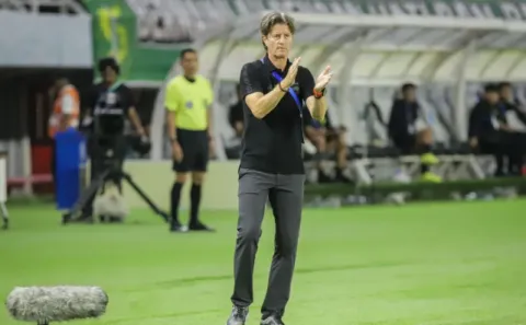 PSS Sleman Resmi Tunjuk Pieter Huistra sebagai Pelatih Kepala untuk Musim 2026/2027