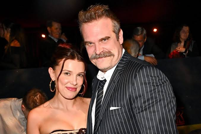 Millie Bobby Brown dan David Harbour Reuni Lagi, Kembali Jadi Anak dan Ayah di Film Baru Netflix