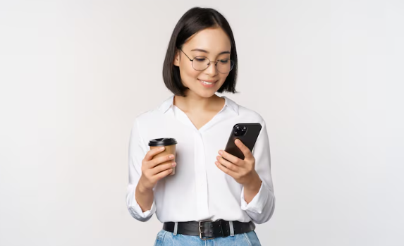 10 Kebiasaan yang Diam-Diam Membuat HP Cepat Rusak!