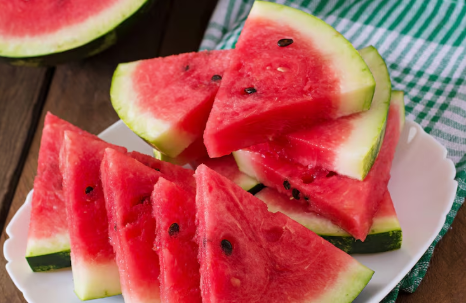 7 Jenis Makanan yang Bisa Membantu Tubuh Tetap Berenergi Saat Cuaca Panas