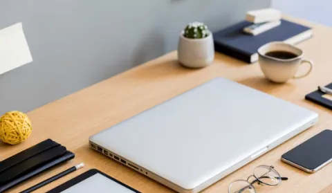 10 Tips Menata Meja Kerja agar Lebih Rapi dan Produktif