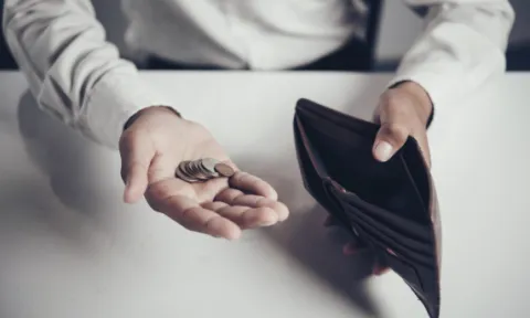 8 Kebiasaan yang Membuat Dompet Cepat Kosong Tanpa Disadari!