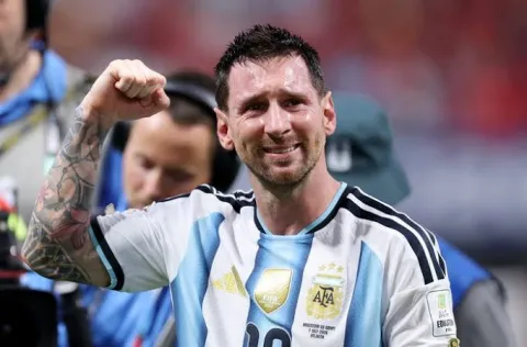 Messi Ungkap Makna Selebrasi Tinju Usai Antar Argentina Bangkit Singkirkan Mesir