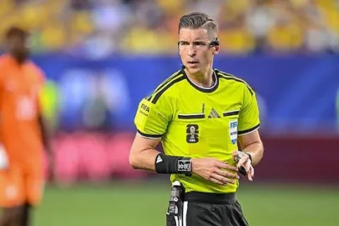 Profil Francois Letexier, Wasit Kontroversial yang Pimpin Laga Argentina vs Mesir