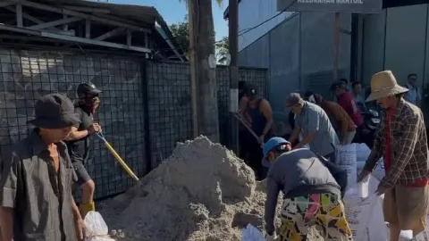 Viral Patungan Cor Jalan, Warga Teluk Mendung Minta Pemkot Segera Buktikan Janji Perbaikan