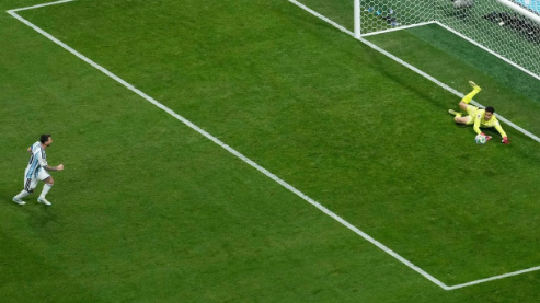Lionel Messi Gagal Penalti Lagi, Statistik Piala Dunia Ungkap Titik Lemah Sang GOAT