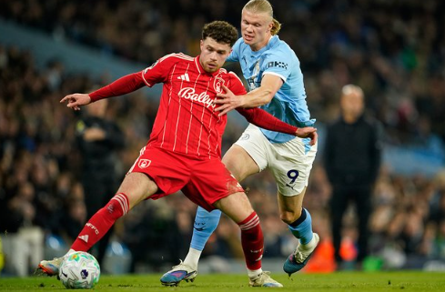 Transfer MU, Neco Williams Masuk Radar untuk Saingi Luke Shaw