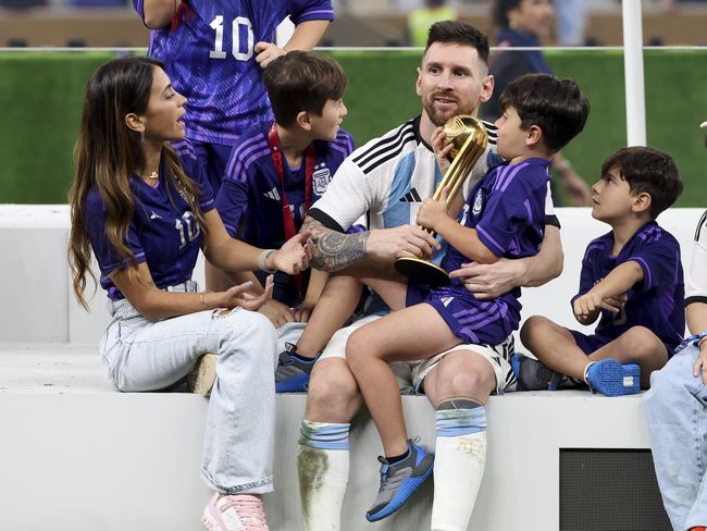 7 Pemain Sepak Bola yang Menikah dengan Artis Internasional