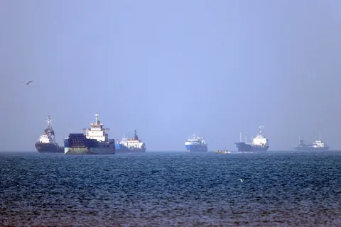 Dinilai Terus Ganggu Pelayaran Internasional di Selat Hormuz, AS Siap Menyerang Kembali Puluhan Lokasi Militer Iran