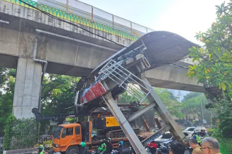 Kronologi Truk Pengangkut Crane Tabrak JPO Tendean, Struktur Jembatan Rusak