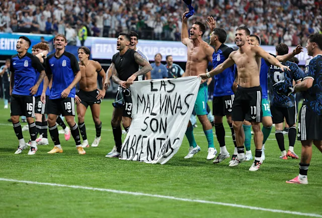 FIFA Berpotensi Jatuhkan Sanksi usai Pemain Argentina Bentangkan Spanduk Konflik Politik